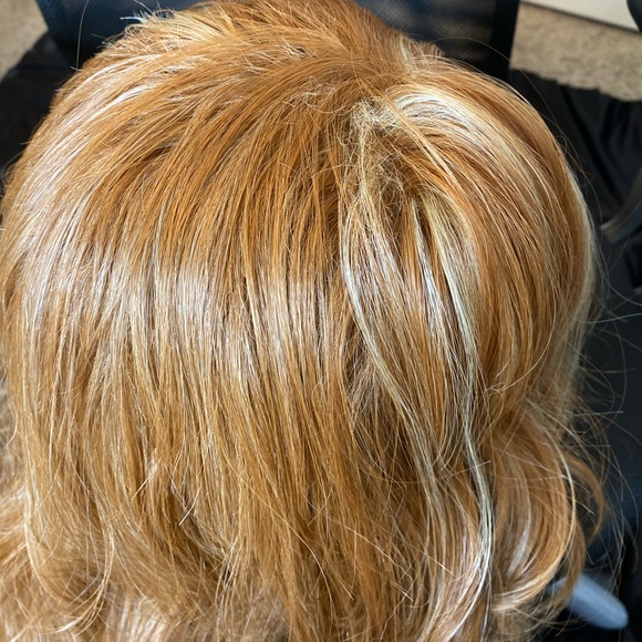 Used Lace Honey Blonde Wavy Wig - Picture 3 of 16